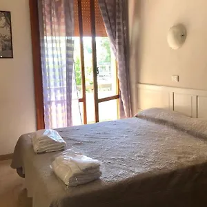 Sansovino Bed And Car Pensión