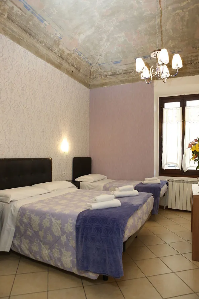 Hotel Adelaide House Florencia Pensión
